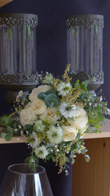 Bouquet de fleurs champêtres de saison , le clos des roses 30 euros