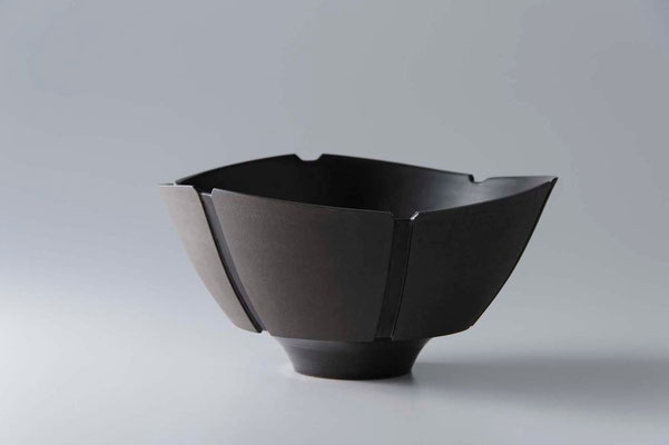 黒陶線条鉢　φ22cm