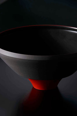 黒陶赤絵鉢　w・d 30cm