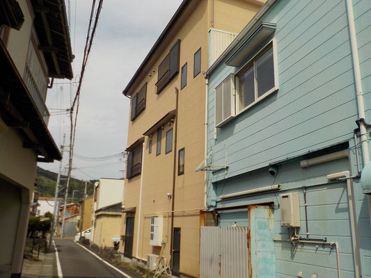 建物の裏通りです