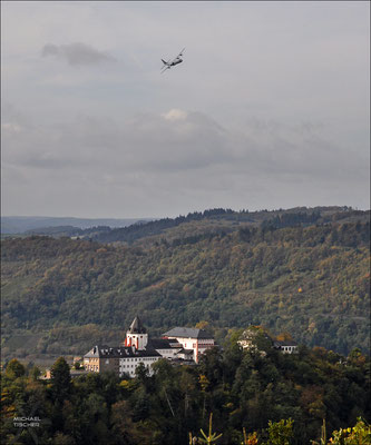 C-130J, 8-8602 '86 OG", turning over Marienburg, Alf/Mosel, 10/20/2014