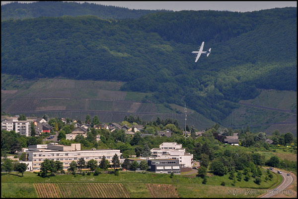 C-130J, 7-8609 following the mosel loop, Zell/Mosel