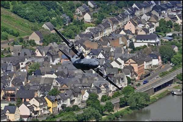 pilot's fini flight AZ-North overhead the town of Briedel/Mosel