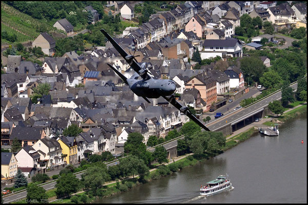 pilot's fini flight AZ-North overhead the town of Briedel/Mosel