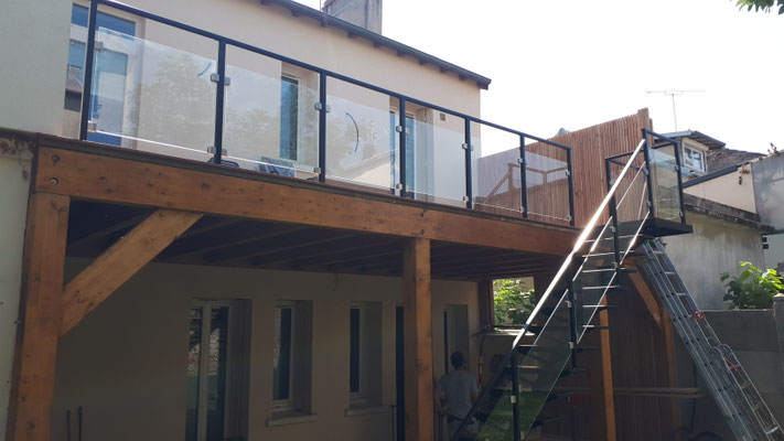 PACK ESCALIER A LIMON CENTRAL + GARDE-CORPS TERRASSE ACIER&VERRE