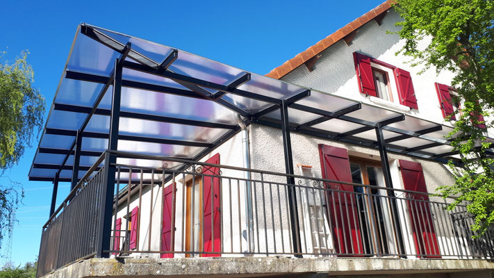 PERGOLA ACIER EPOXY COUVERTE PLAQUE POLYCARBONATE