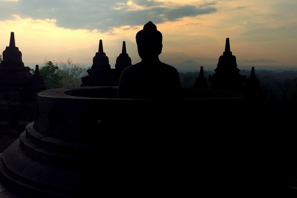 Warten auf den Sonnenaufgang in Borobudur
