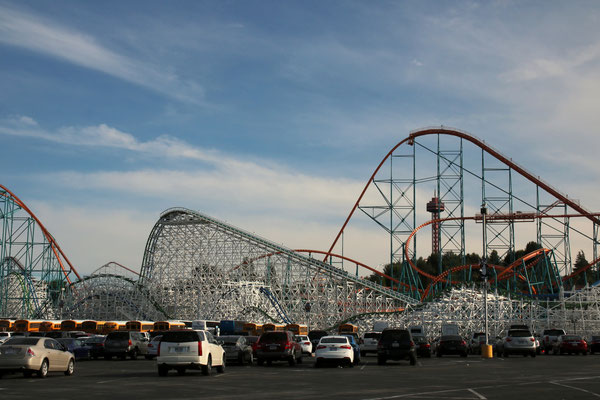 Siflag Magic Mountain Amusement Park als Abschluss der Wohnmobilferien. Da sind die Bahnen im Europapark vergleichsweise langweilig