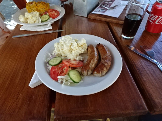 Super leckere Bratwurst und Kartoffelsalat und das am Ende der Welt.....