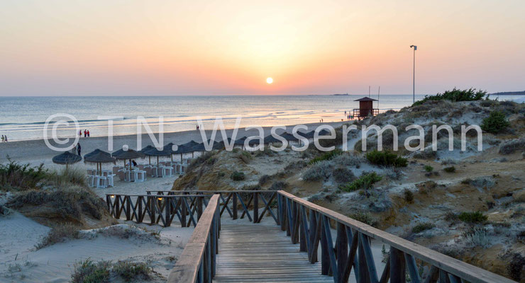 Sunset, beach near Novo Santi Petri (Spain)