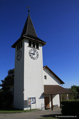 hinauf zur kleinen Kirche