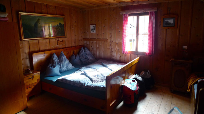  13.6.14, kuscheliges Zimmer bei Mike auf der Hinterkuchlberghütte