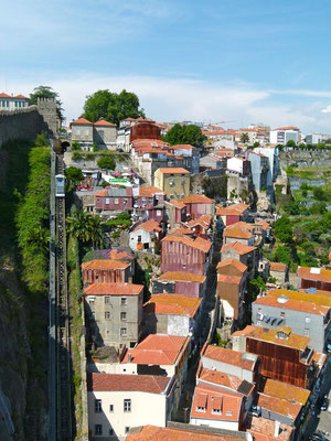 Stadtbahn vom Rio Douro in die City