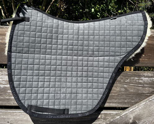Grandeur FF UNI HW, Lammfelltaschen mit Klettöffnungen vorne und hinten