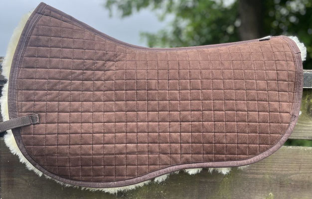 Round-Pad, braun, mit Lammfell auf der ganzen Unterseite, mit Klettverschlüssen vorne+hinten