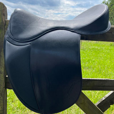 19" Glattleder schwarz, Blatt schwarz