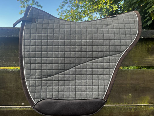 € 110,00 UNI HW XSB, Hohlfaserflor Taschen unten, Silberlitze