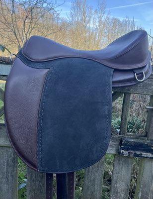 Fianci 17“ Glattleder schokobraun, Reverseleder schwarz