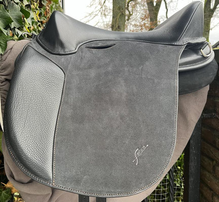 Amy DS 17" Cutslit, Glattleder schwarz, Blatt reverse schwarz