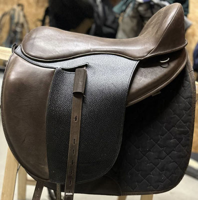 FF Enduro SB, Sitz Dressage 18" 