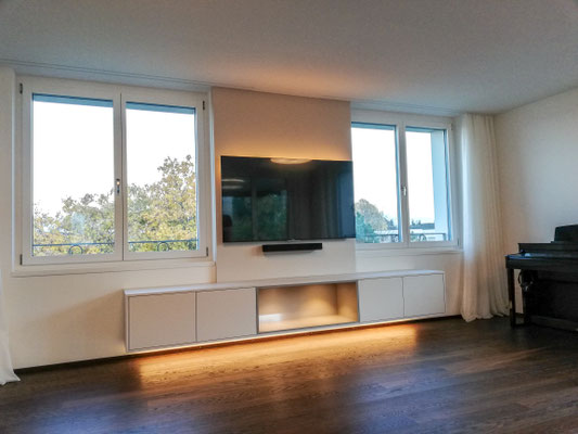 Sideboard mit Nische und LED-Beleuchtung