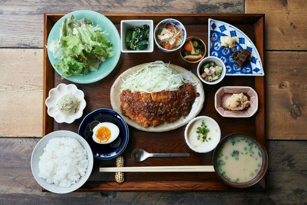 1. pololi食堂とpihakopi（pololi 餐廳和 pihakop）