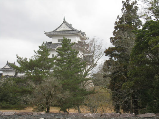伊賀上野城。ここも工事中で入れなかった。