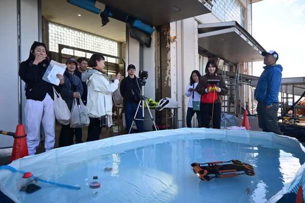 水中ドローン操作体験