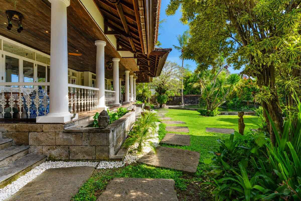 Dijual villa di Kedungu