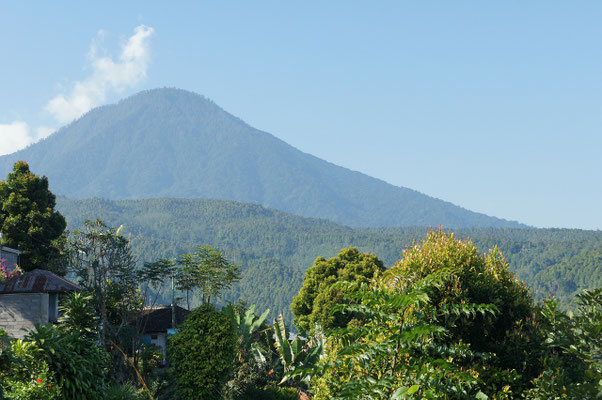 Clear panoramic view of Mount Agung on a bright day.