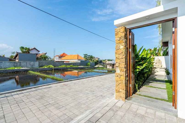 Cemagi villa for sale