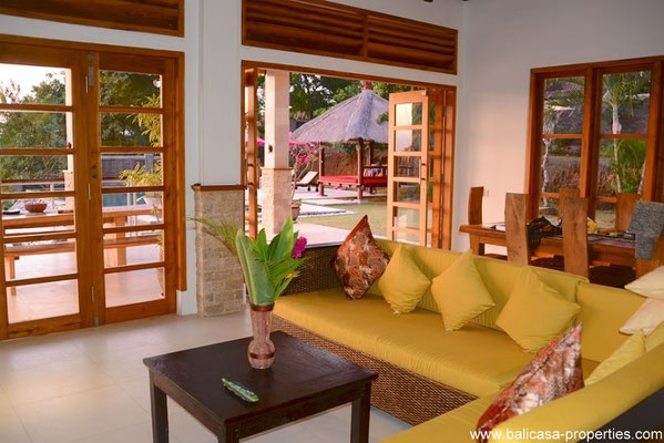 North Bali villa for sale with views over the valley and ocean