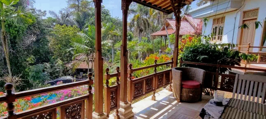 Kediri villa for sale