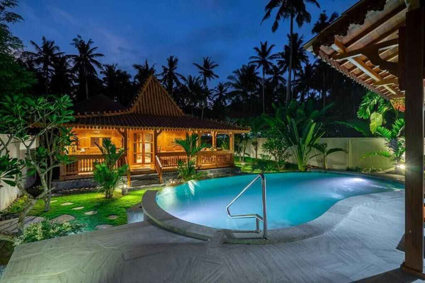 Dijual villa di Bali Timur