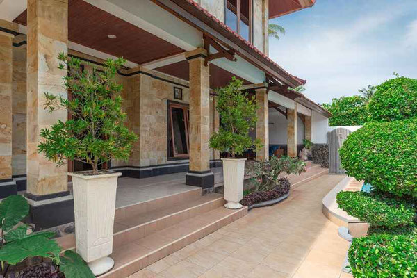 Lovina villa for sale
