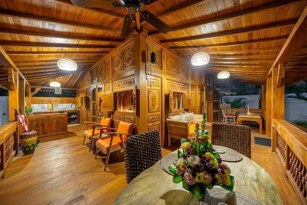 Dijual villa di Bali Timur