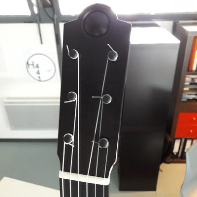 Detailed view of the headstock of a SÖBESTH ROMANTIC guitar, characteristic of Lahoun guitars, with its Peghead Planetary tuners.