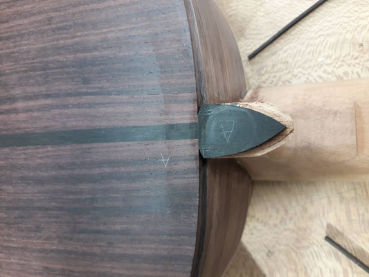 View of the heel cap of a concert guitar SÖBESTH ROMANTIC built by Hervé Lahoun-H441guitare and preparation before installing the ebony bindings.