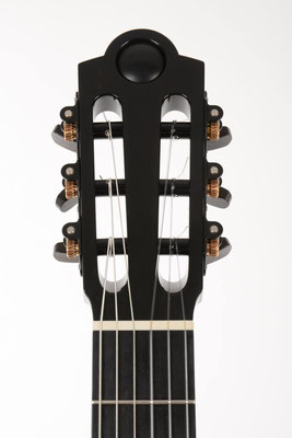 A view of the headstock with its tuners on an H441 Hervé Lahoun guitar