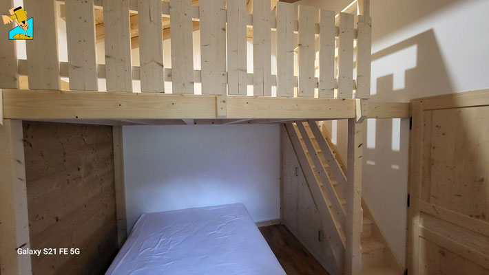Mezzanine dans une chambre en bois samoens