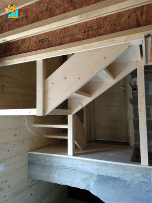 Fabrication d'un petit escalier en épicéa Verchaix Morillon Samoëns