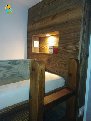 lit en hauteur avec niche en vieux bois