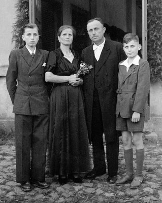 (0491) Emma und Gustav Ney mit ihren Söhnen Wilhelm jr. und Gustav jr., um 1949