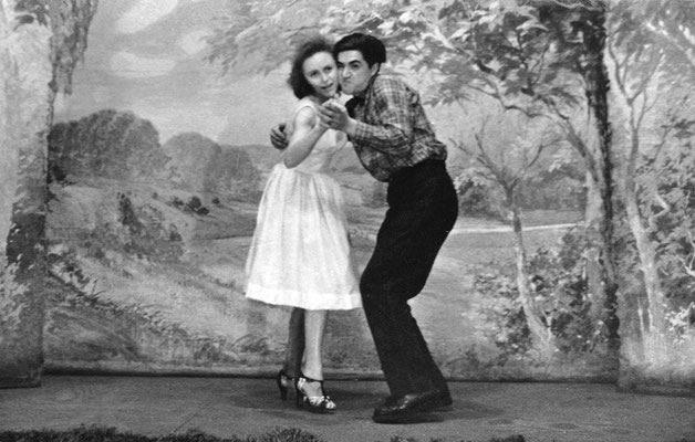 (0503) Theateraufführung in der Gaststätte Ney, "Ich seh's an deiner Stirne", Sieglinde Imm und Manfred Koch