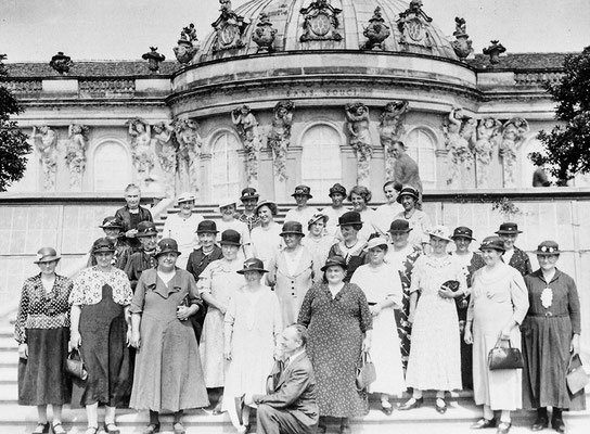 (0174) Ausflug von Kurtschläger Frauen nach Potsdam, um 1937