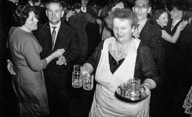 (0551) Feier im „Mittelpunkt“, um 1965