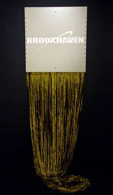 Brookhaven, 2013, varnish on steel-panel, gold foil, 70 x 70 x 200cm