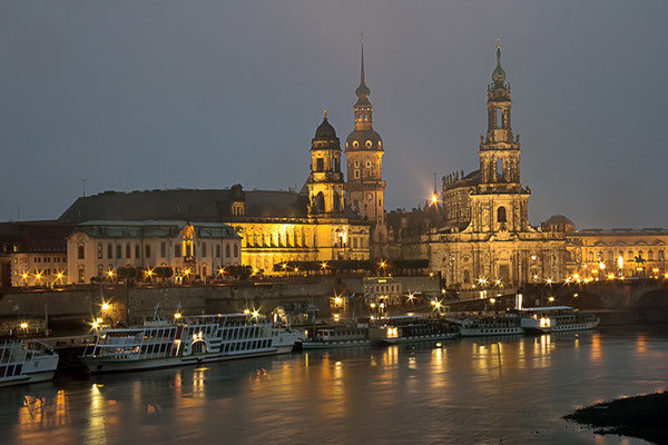 Dresden bei Regen in der Nacht I