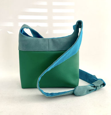 Bandoulière PM skaï vert prairie Alcantara Bleu ciel inter bleu