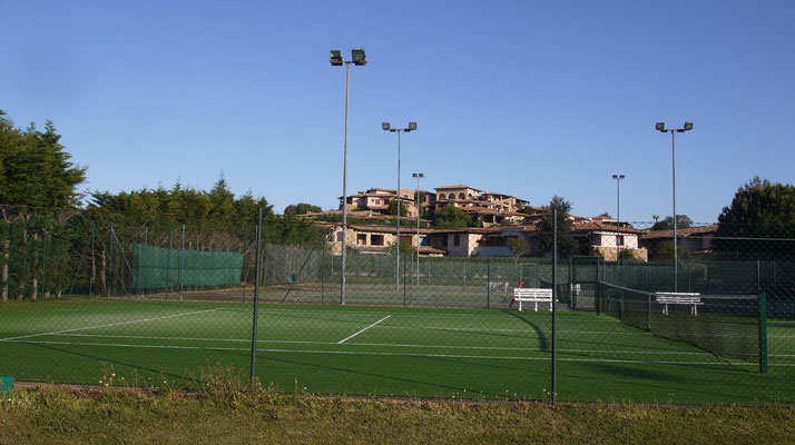 RESORT PUNTALDIA: campi da tennis